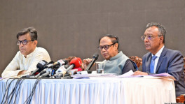 রাজধানীর ফরেন সার্ভিস একাডেমিতে সংবাদ সম্মেলনে কথা বলছেন বাংলাদেশ ব্যাংকের গভর্নর আহসান এইচ মনসুর। ছবি: ফোকাস বাংলা