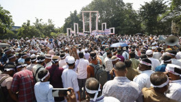 টানা ৯ম দিনের মতো অবস্থান কর্মসূচি পালন করছেন শিক্ষকরা। ছবি: টিবিএস
