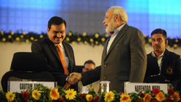 ভারতের প্রধানমন্ত্রী নরেন্দ্র মোদির সঙ্গে গৌতম আদানি। ফাইল ছবি: হিন্দুস্তান টাইমস 