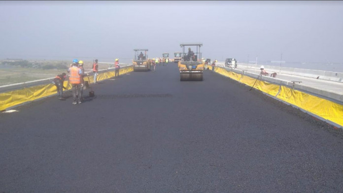 Die Teppicharbeiten an der Padma Bridge beginnen
