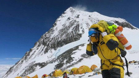 China sets up world's highest weather station on Mount Everest | The ...