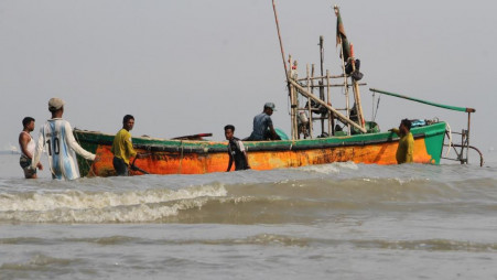 Local fishing boats at Bay to be painted the same colour: Cabinet secy