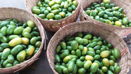 Last week, 4 pieces of medium-sized lemon were sold at Tk40, but now they are being sold at Tk80. Photo: TBS