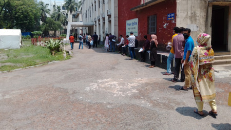 Long queues at testing centres even in strict lockdown