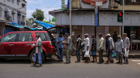 Cooks prepare food at the Khaana Chahiye kitchen in Mumbai. Photo: Dhiraj Singh/Bloomberg