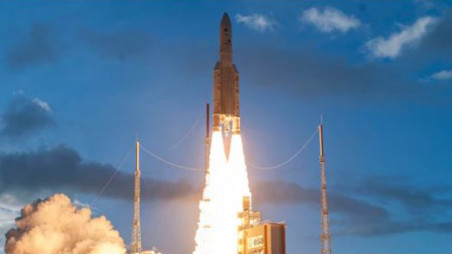 Eutelsat Quantum, the first commercial fully flexible software-defined satellite in the world, lifts off into space. Photo: Hindustan Times