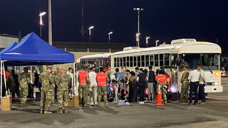 Evacuees from Afghanistan arrive at the US military airbase in Ramstein near Landstuhl, Germany, August 20, 2021. Photo :Reuters