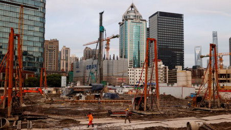 Labourers at a construction site in Shanghai, China. Picture taken July 12, 2021. Photo :Reuters