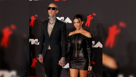 2021 MTV Video Music Awards - Arrivals - Barclays Center, Brooklyn, New York, U.S., September 12, 2021 - Travis Barker and Kourtney Kardashian.  Photo: Reuters 