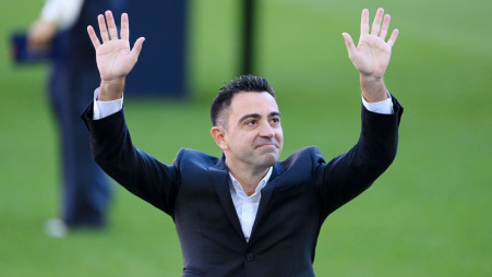Xavi seeks fan backing as new Barca boss prepares for Espanyol test