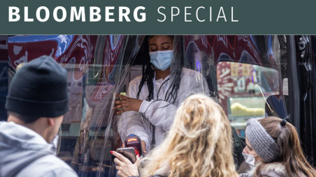 A Covid-19 mobile testing site near the Rockefeller Center in New York. Photographer: Jeenah Moon/Bloomberg