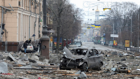 A view shows the area near the regional administration building, which city officials said was hit by a missile attack, in central Kharkiv, Ukraine, March 1, 2022. REUTERS/Vyacheslav Madiyevskyy