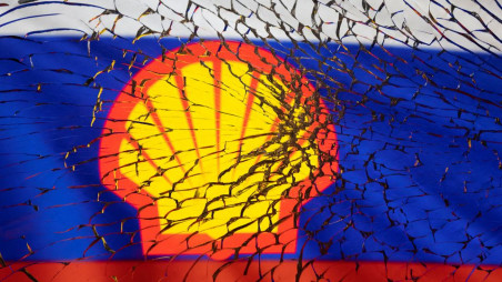 Shell stops buying Russian crude as Moscow's isolation deepens