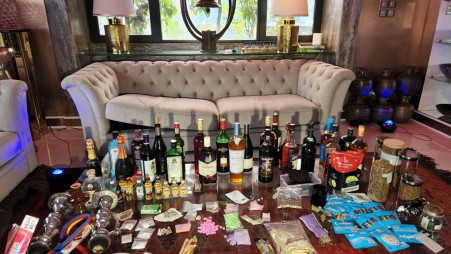 Narcotics division seizes drugs, foreign liquor from Banani flat, owner arrested 