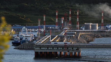 A view shows the Kozmino crude oil terminal on the shore of Nakhodka Bay near the port city of Nakhodka, Russia August 12, 2022. REUTERS/Tatiana Meel