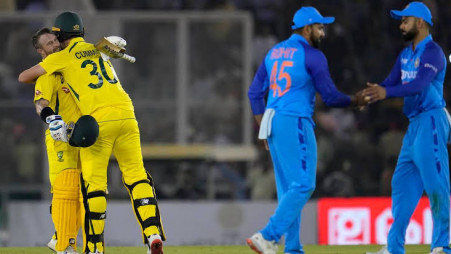Australia win first T20I against India