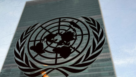 FILE PHOTO: The United Nations headquarters building is pictured with a UN logo in the Manhattan borough of New York City, New York, US, March 1, 2022. REUTERS/Carlo Allegri/File Photo