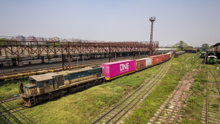 In addition to trade using land ports, there has been a beneficial shift in the cross-border transportation of goods through the railway interchange focal stations recently. Photo: TBS