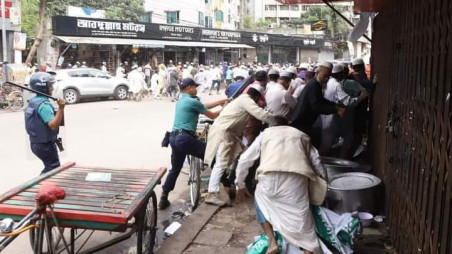  in clash between Muslim devotees, police in Paltan