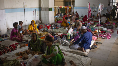 Hospitalised dengue patients at a Dhaka hospital. Photo: TBS/File