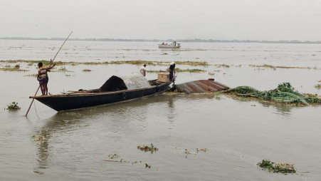 The overflowing Jamuna river flooded low-lying areas in Bogura's Sariakandi upazila. This image was captured on Friday, 1 September 2023. Photo: TBS