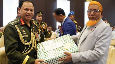 Army chief accords reception to gallantry award holder FFs
