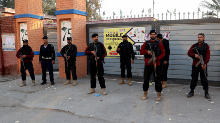 Police officers stand guard outside a polling station in Gulbahar area in Peshawar, Pakistan, February 8, 2024. REUTERS/Fayaz Aziz