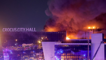 Smoke rises above the burning Crocus City Hall concert venue following a reported shooting incident, outside Moscow, Russia, 22 March 2024. Photo: REUTERS/Maxim Shemetov