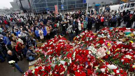 People gather at a makeshift memorial to the victims of a shooting attack set up outside the Crocus City Hall concert venue in the Moscow Region, Russia, 24 March, 2024. Photo: REUTERS/Maxim Shemetov