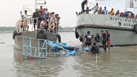 Three more bodies have been recovered today after a trawler was hit by a bulkhead on Friday (22 March) evening from the Meghna River near the railway bridge in Kishoreganj's Bhairab. Photo: TBS
