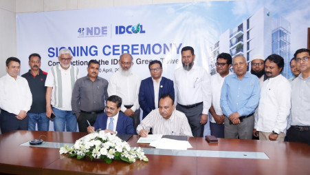 Contract signed for construction of environment friendly IDCOL Green Tower