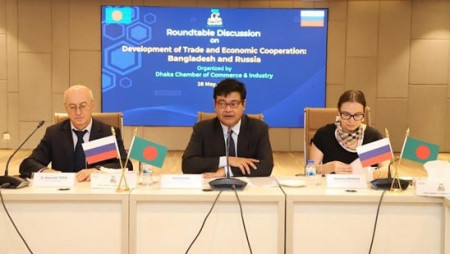 From left, Russian Federation in India Trade Commissioner Dr Alexander Rybas, DCCI President Ashraf Ahmed and Russian Embassy in Bangladesh Minister-Counsellor Ekaterina Semenova during a meeting in Dhaka on Tuesday. Photo: Courtesy