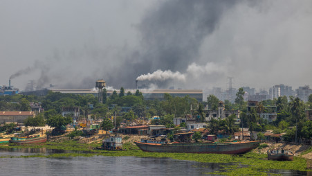 Dense black smoke billows at Narayanganj's industrial zone. This severe pollution threatens the health of residents and students in nearby houses and schools. The photo was taken recently. Photo: Syed Zakir Hossain
