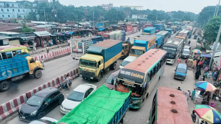 Vehicles stuck on the Dhaka-Chattogram highway in Cumilla on 14 June. Photo: TBS
