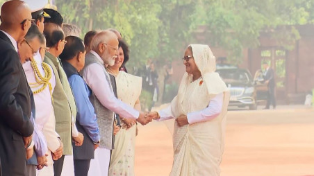Prime Minister Hasina shakes hand with Indian PM Narendra Modi upon her arrival at Rashtrapati Bhavan in New Delhi. Photo: ANI