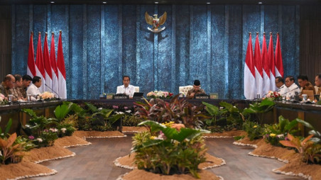 Indonesian President Joko Widodo with Vice President Ma'ruf Amin leads a plenary cabinet meeting at the Garuda Palace in the Nusantara National Capital (IKN), East Kalimantan province, Indonesia, August 12, 2024. Photo: Antara Foto/Sigid Kurniawan/via REUTERS
