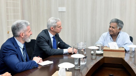 Swiss Ambassador to Bangladesh Reto Renggli paid a courtesy call on the adviser on 9 Sept. Photo: BSS