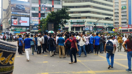 Protesters block the Gulshan-2 intersection in the capital on 23 September. Photo: Traffic Police