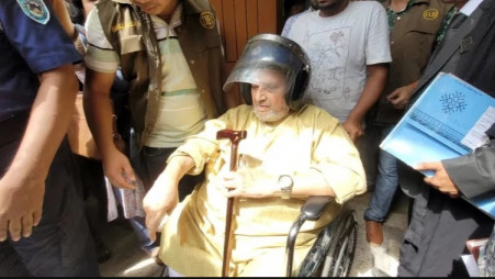 Former seven-time member of the parliament for Thakurgaon-2 Dabirul Islam in court premises on 3 October. Photo: UNB
