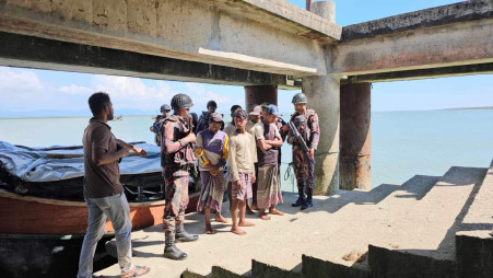 Five fishermen who were allegedly abducted by members of the Arakan Army have been returned by them. Photo: TBS