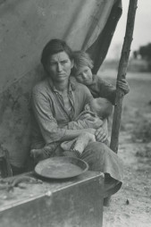 Migrant Mother.by Dorothea Lange. Year: March 1936. From the 'Farm Security Administration' Program.
Destitute pea pickers in California. Mother of seven children. Age thirty-two. Nipomo, California. Photo: Courtesy