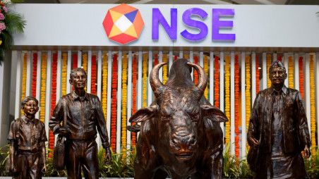 Statues of people and a bull are seen next to the logo of the National Stock Exchange (NSE) in Mumbai, India, September 6, 2024. Photo: REUTERS/Francis Mascarenhas/File Photo