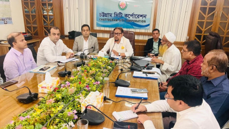 Chattogram City Corporation (CCC) Mayor Shahadat Hossain speaks at a discussion meeting in Chattogram’s Tigerpass area on 7 November 2024. Photo: Courtesy