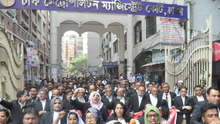 Lawyers in Chattogram on 27 November protesting the killing of lawyer Saiful Islam Alif. Photo: TBS