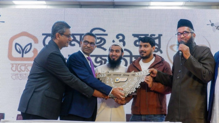 Awardees receive the “Honey Award” from the chief guest during the 5th National Bee and Honey Conference in Dhaka on Saturday. Chief Conservator of Forests of the Forest Department of the Ministry of Environment, Forests, and Climate Change Md Amir Hosain Chowdhury inaugurated the conference as the chief guest. Photo: Courtesy 