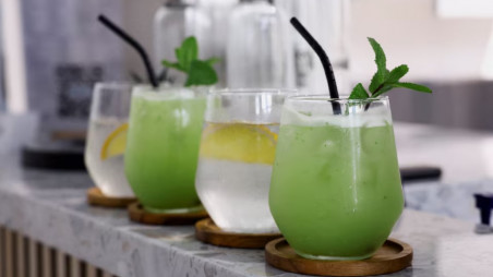  Water-based drinks are displayed at AQUA Water Bar in Dubai, United Arab Emirates, August 24, 2023. Photo: REUTERS/Amr Alfiky/File Photo