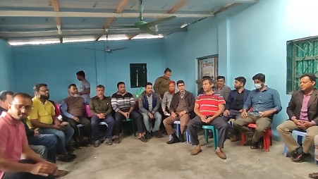 Employees at Brahmanbaria rail station on 28 January 2025. Photo: TBS