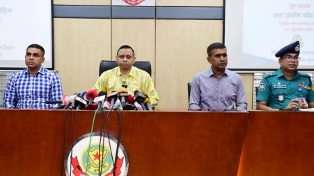 Additional Police Commissioner (detective branch) Rezwan Karim Mallik speaks at a press briefing at the DMP Media Centre on 29 March 2025. Photo: TBS