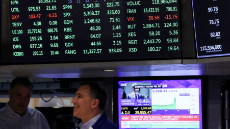 The revised projection came on 9 April amid a broader surge in the market, as investors responded positively to the announcement following a period of extreme volatility in US markets. Photo: Collected 