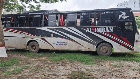 The bus of Al Imran Paribahan which was robbed by some unidentified men on 20 May 2025. Photo: TBS